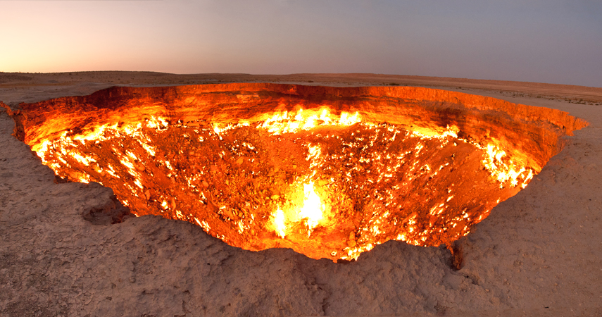 Darvaza gas crater panorama.