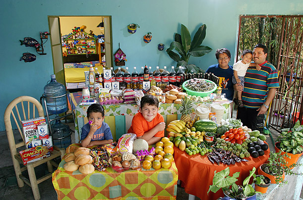 Amazing Photos Show What the World Really Eats mexicofamilyeat