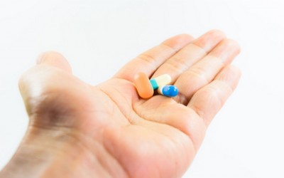 handing pill