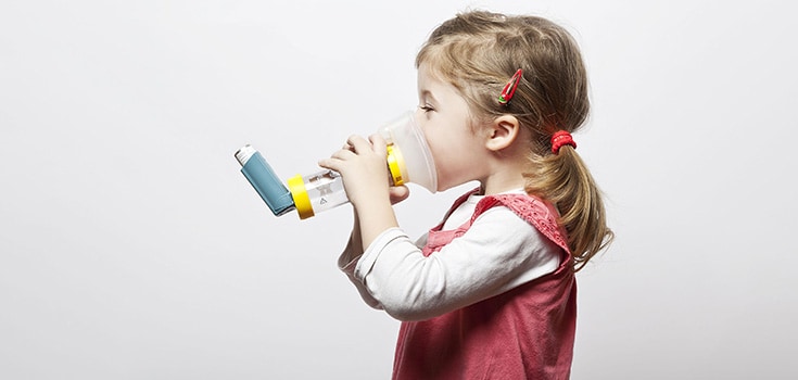 girl using inhaler