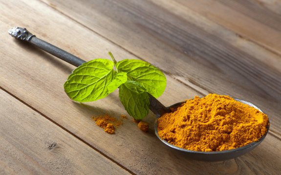 Study: Turmeric and Bay Leaves Team up to Prevent Atherosclerosis