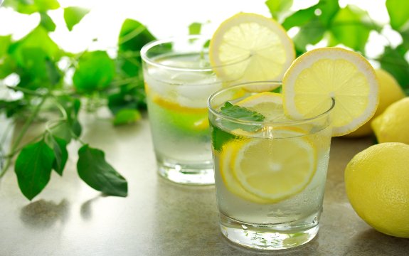 12 Health Benefits of Lemon Water: A Simple Health Tonic