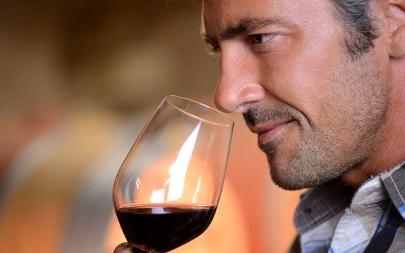Oenophilia: Benefits and Risks of Your Love for Wine