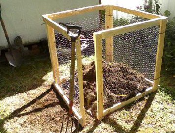 composting_bin_wire_crop