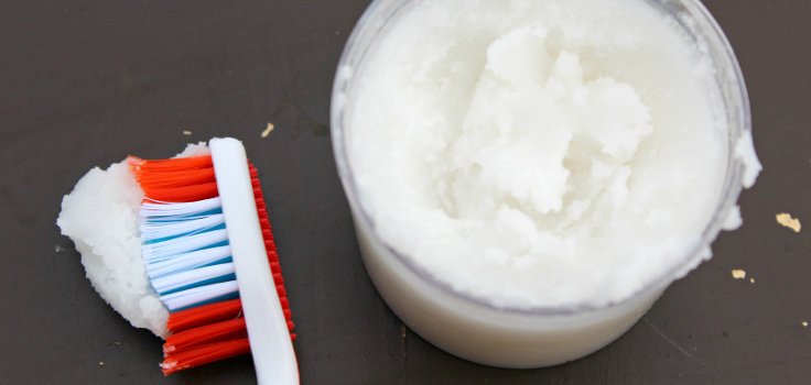 Forget Crest and Colgate – Use Coconut Oil Toothpaste!