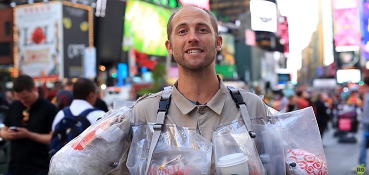 Environmentalist Wears Trash to Open the Public’s Eyes