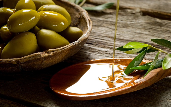 oliveoildrip Olive Oil Reduces Risk of Heart Disease and Inflammation